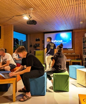 Mednarodni študenti arhitekture snujejo rešitve za prostorske izzive Raven na Koroškem (4)